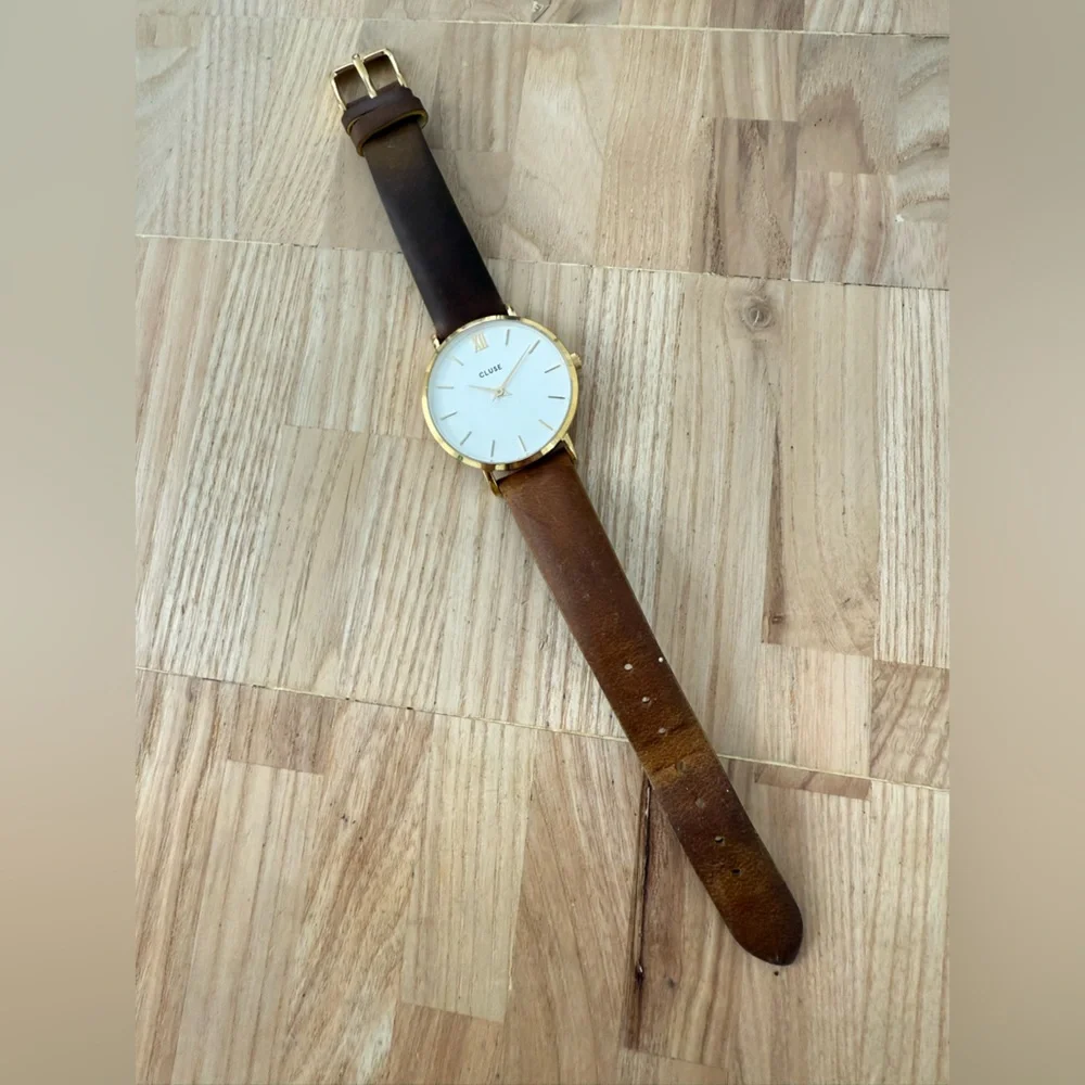 Cluse ladies gold tone brown leather watch NEW BATTERY
